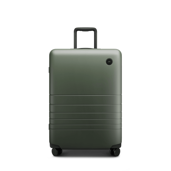 Monos luggage shop