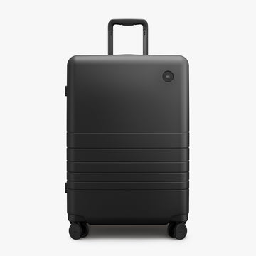 Front view of Expandable Check-In Medium in Midnight Black