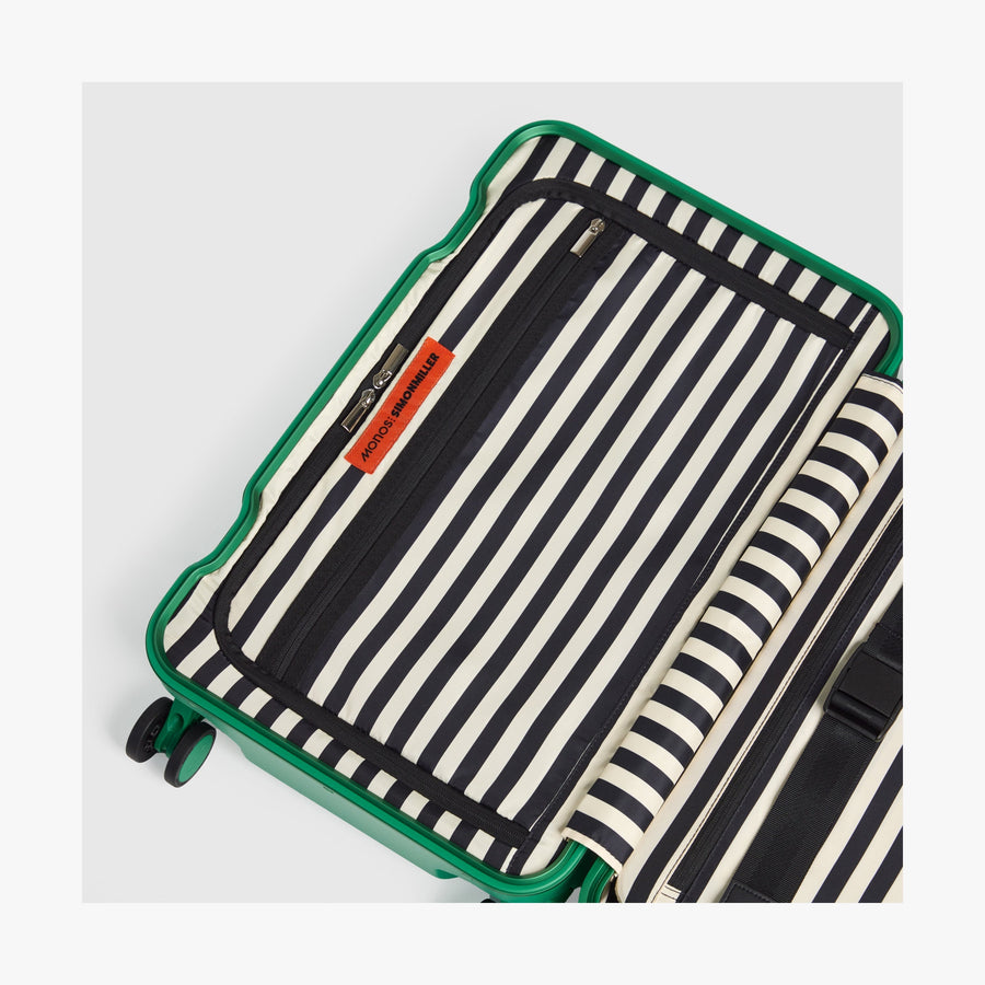 Jungle Green | Close-up view of the logo detail on the Hybrid Carry-On Plus in Jungle Green