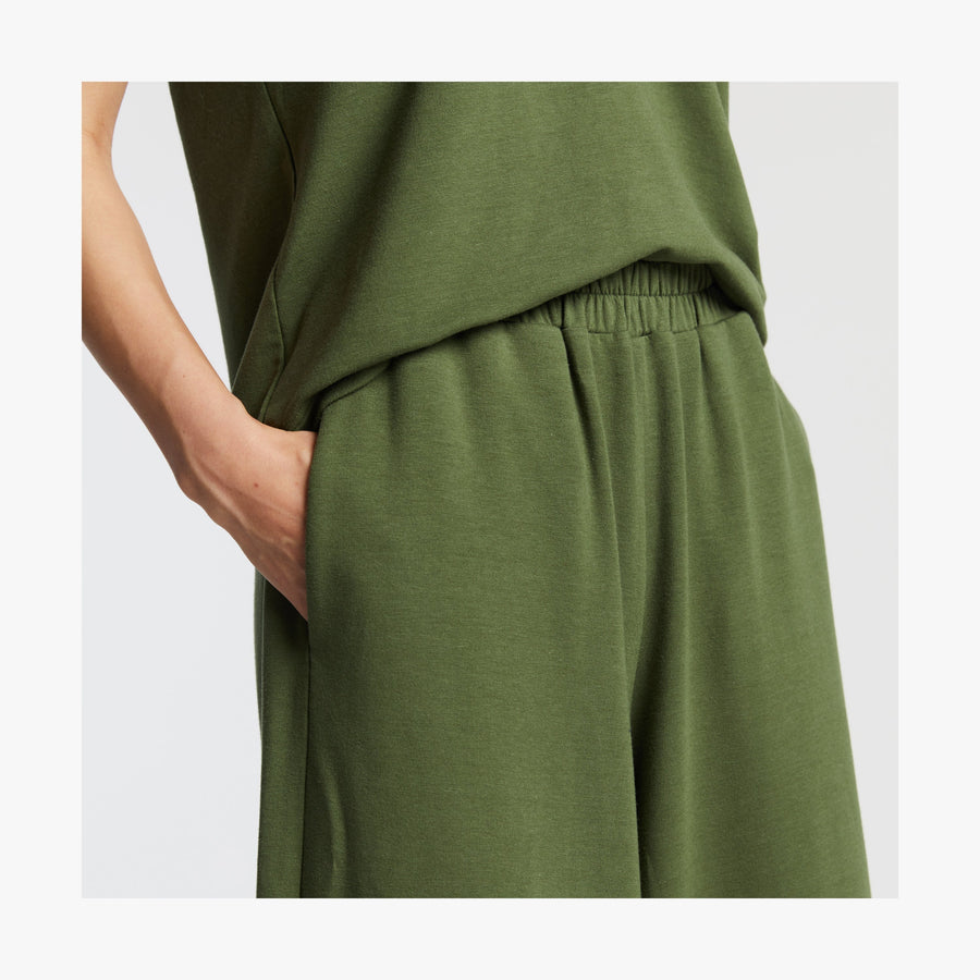 Cypress Green | Pocket view of Sevilla Pants in Cypress Green