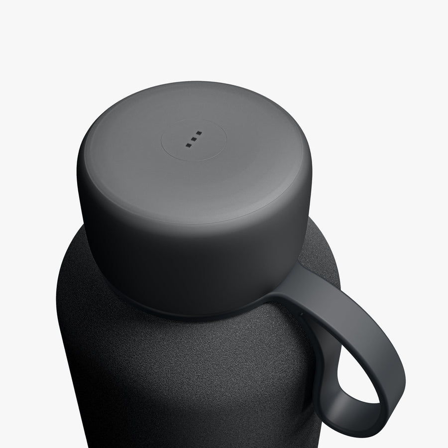 750 mL / Carbon Black | Close-up view of button of 750 mL Kiyo UVC Bottle in Black