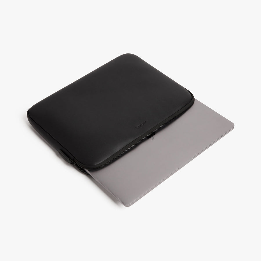 16-inch / Carbon Black (Vegan Leather) | Metro Laptop Sleeve in Carbon Black